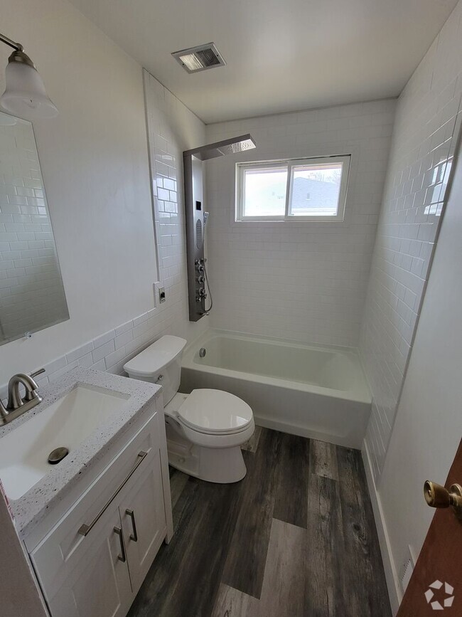 Building Photo - 1727 Silvercrest Dr Unit 1 Rental