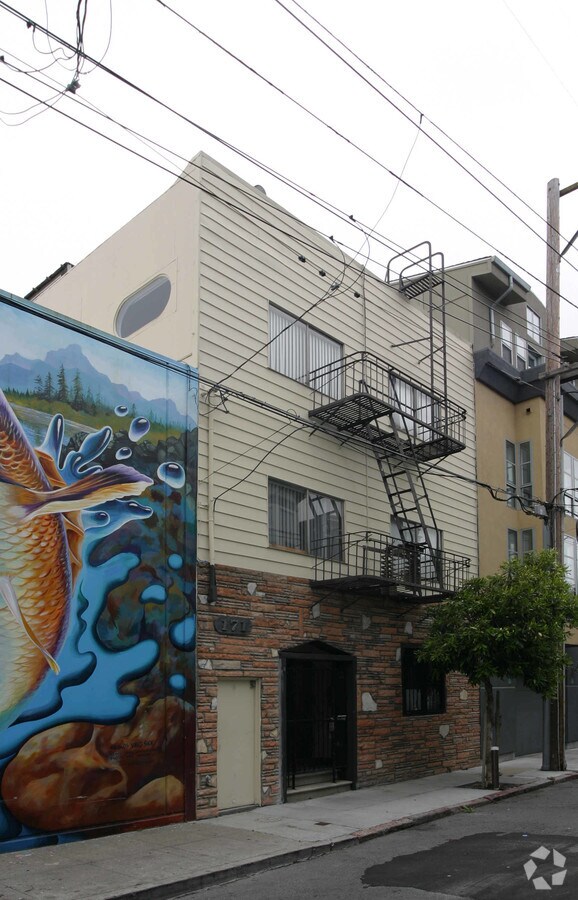 Photo - 171 Langton St