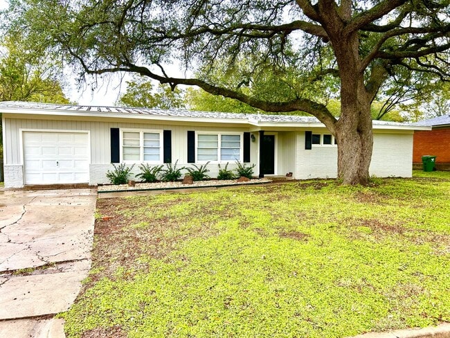 Building Photo - Beautifully Remodeled Home in Mountainview Area