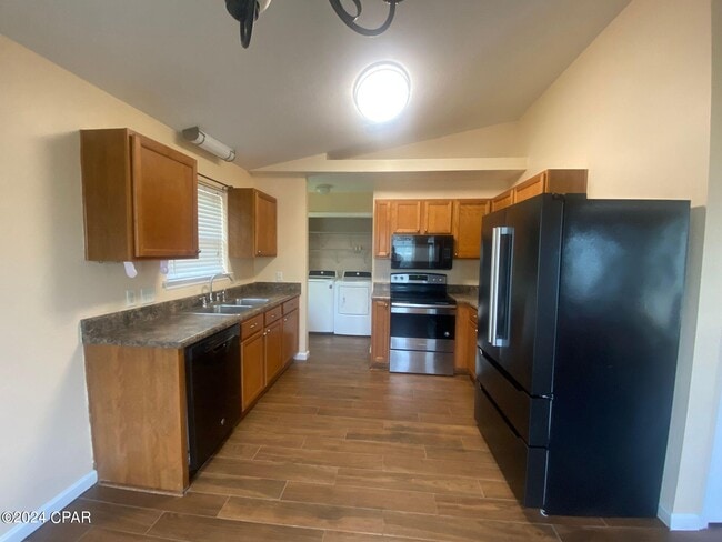 Photo - 901 Huntington Dr