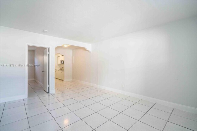 Photo - 7821 Carlyle Ave Unidad 5