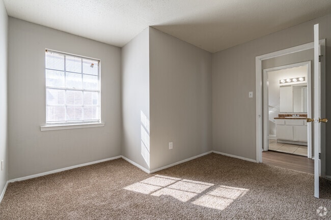 Townhouse 3BR, 2BA - 1100SF - Bedroom