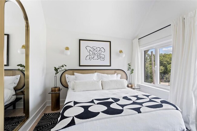 Photo - 724 Charles Allen Dr NE Unit 4