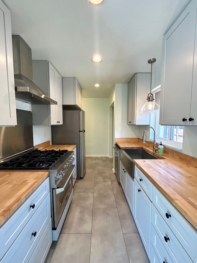 Building Photo - 312 W 9th Ave Unit B Rental