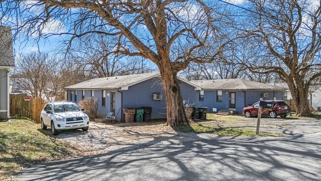 aparcamiento fuera de la calle - 206 Prince Ave Unidad A