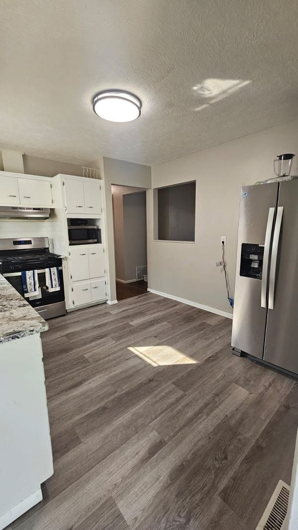 Building Photo - 4 bed 2 bath