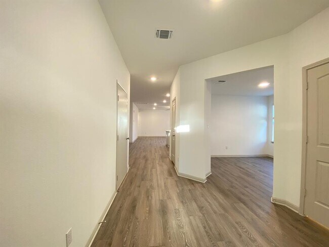 Photo - 112 Ft Clark Spgs Dr
