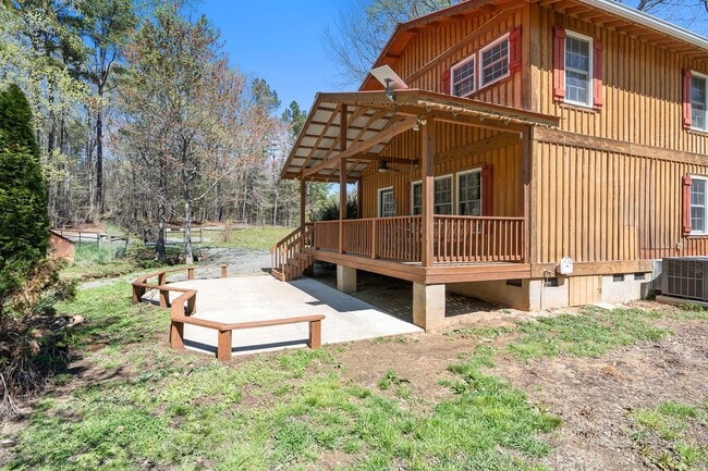 Photo - Fabulous Home near Silk Hope Chatham County - Cabin living close to Shakori