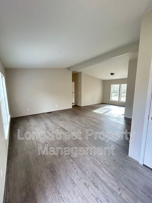 Photo - 2520 NW Robinhood St