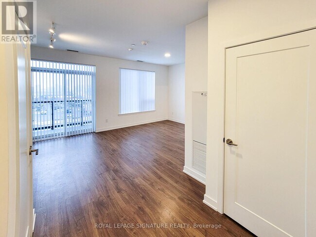 Photo - 5105 Hurontario St Unit 638