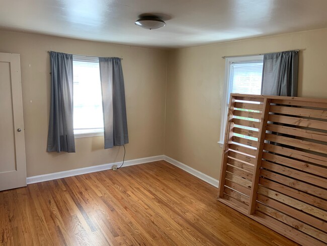 Building Photo - 9 W Withrow St Rental
