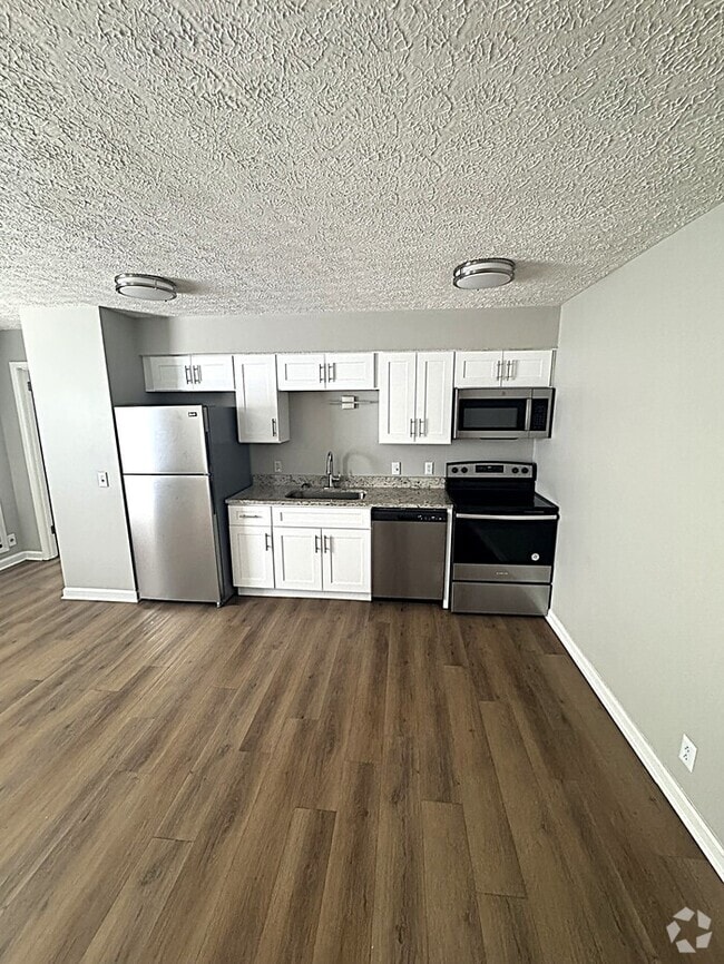 Building Photo - 1059 Woods Ferry Rd Unit Apartment 6