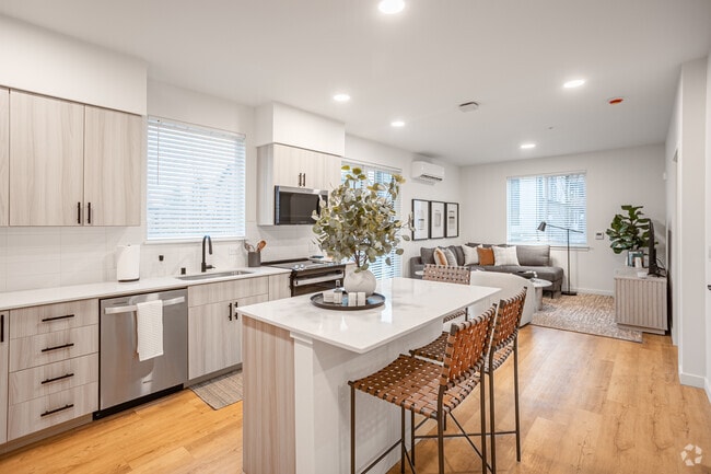 1BR, 1BA - 719SF - Kitchen & Living Room
