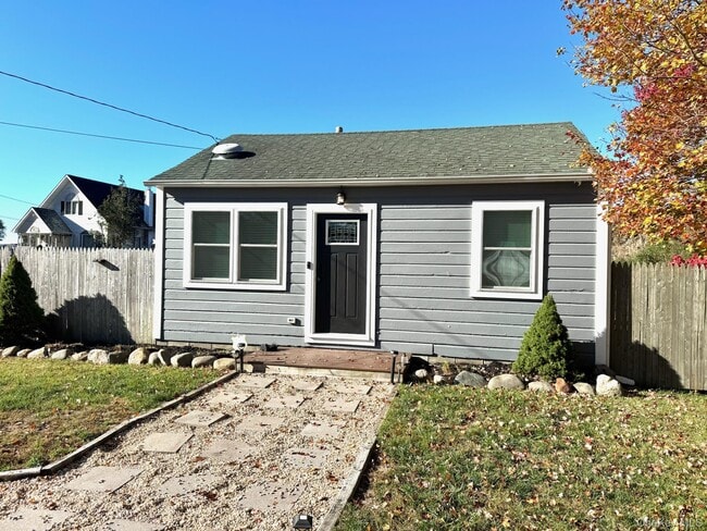 Building Photo - 28 Sheridan Dr