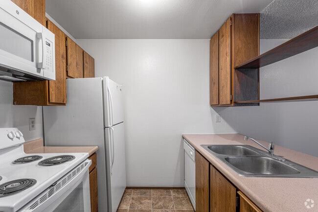1BR, 1BA - 616SF - Alderwood Apartments