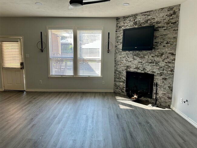 Photo - 9102 Rolling Rapids Rd