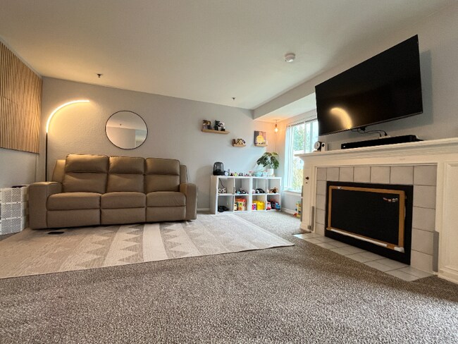 Photo - 12530 109th Ct NE Unidad F204