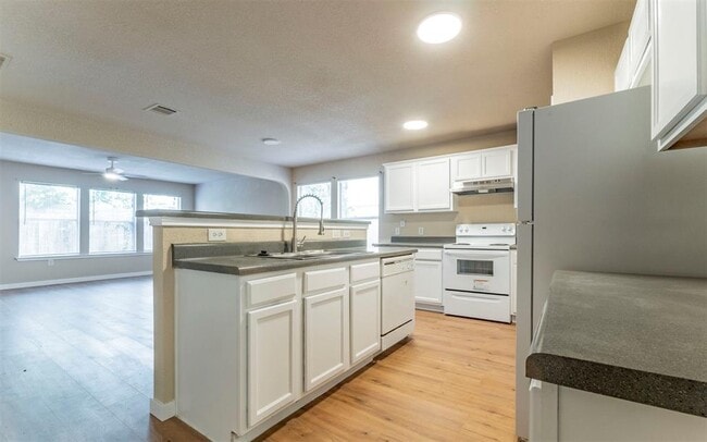 Photo - 7106 Thannas Way