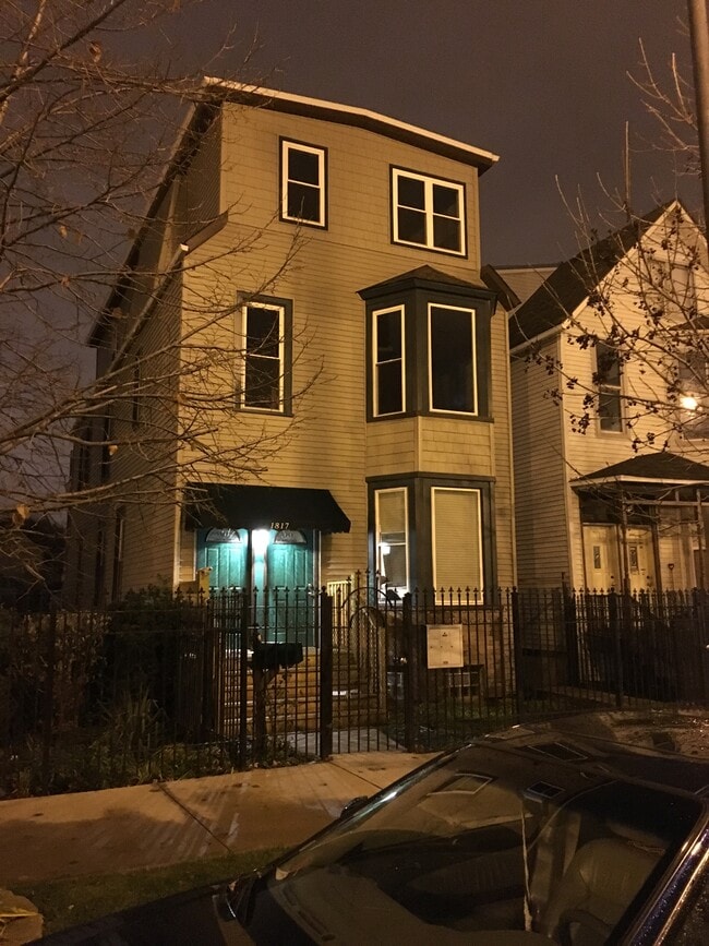 Building Photo - 1817 N Kedzie Ave Unit 3