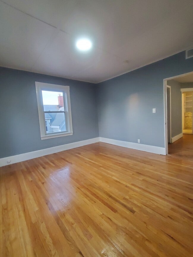 Building Photo - 27 Phillips Ave Unit 2