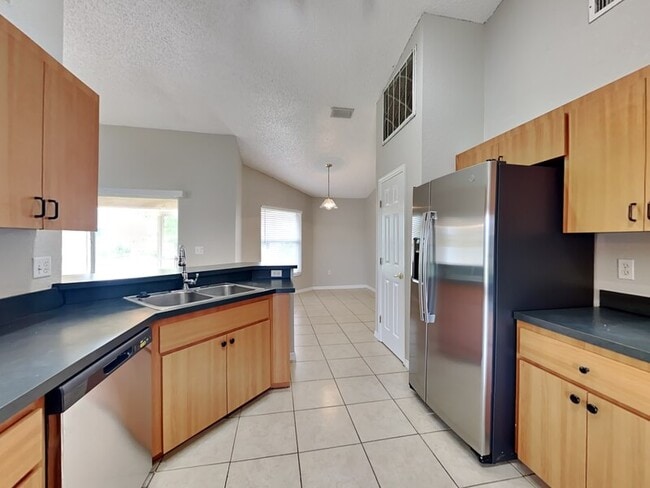 Photo - 817 Highland Crest Loop