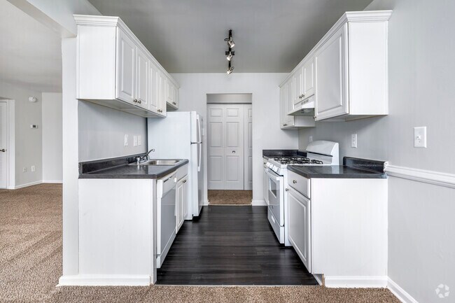 2BR, 1BA – 760SF - Kitchen - Parke Cheverly