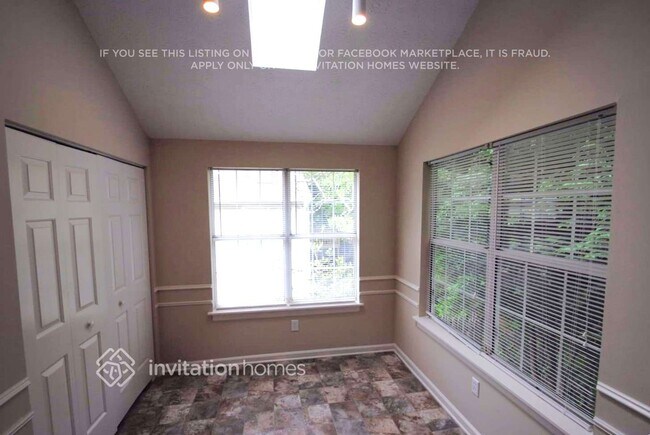 Photo - 5695 Western Hills Dr