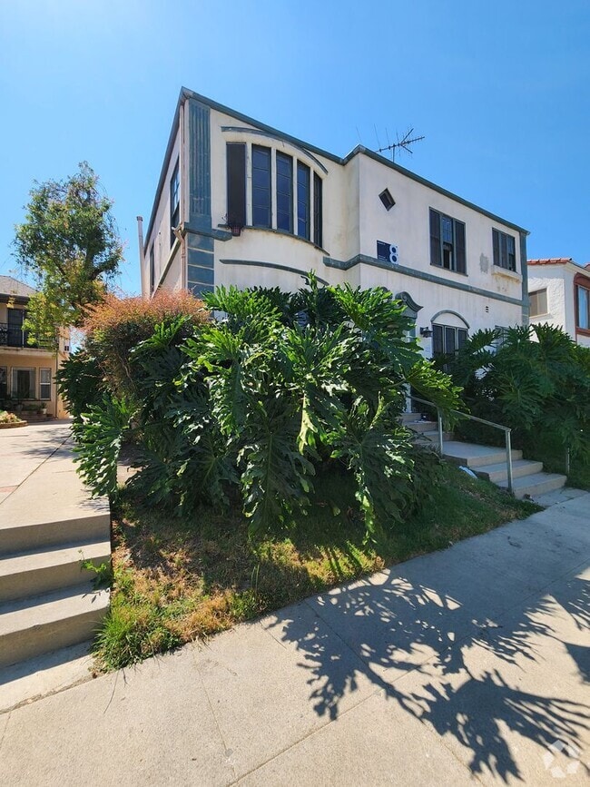 Building Photo - 337 N Gardner St Unit 337 1/2 N. Gardner St Rental