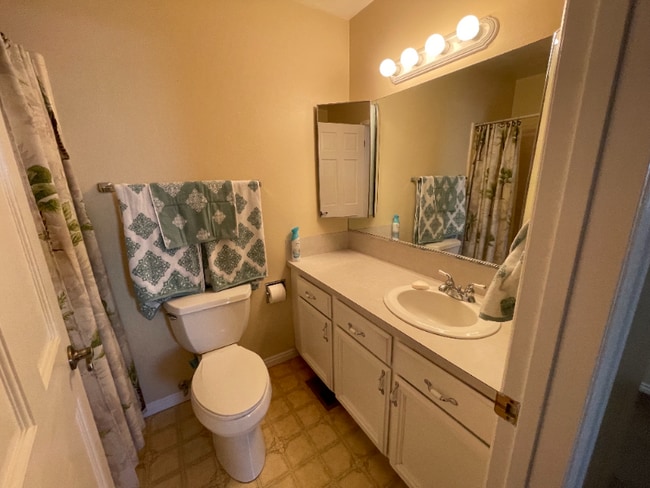 Photo - 986 Cedar Knolls W