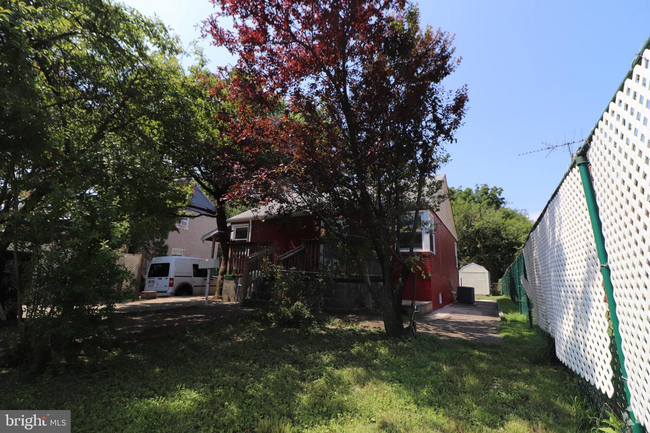 Building Photo - 817 Chillum Rd Rental