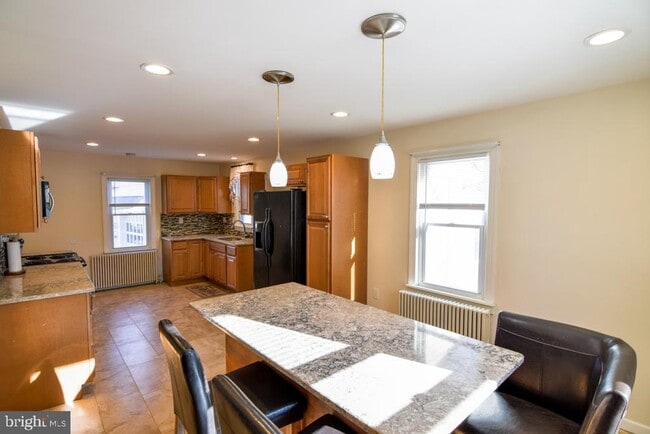 Photo - 1071 W Bristol Rd