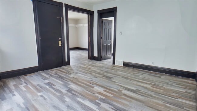 Photo - 6-7 Calihan Park