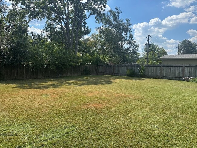 Building Photo - 5417 De Milo Dr