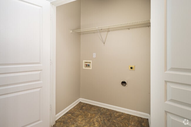 2BR, 2BA - 1,104SF - In-unit Laundry