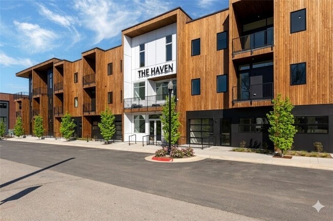 Building Photo - 905 SE 4th St Unit 203