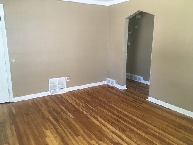 Photo - 3 Bedroom Bungalow, Move-In Ready. Sec. 8 OK