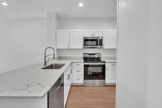 Photo - 4945 Fulton St