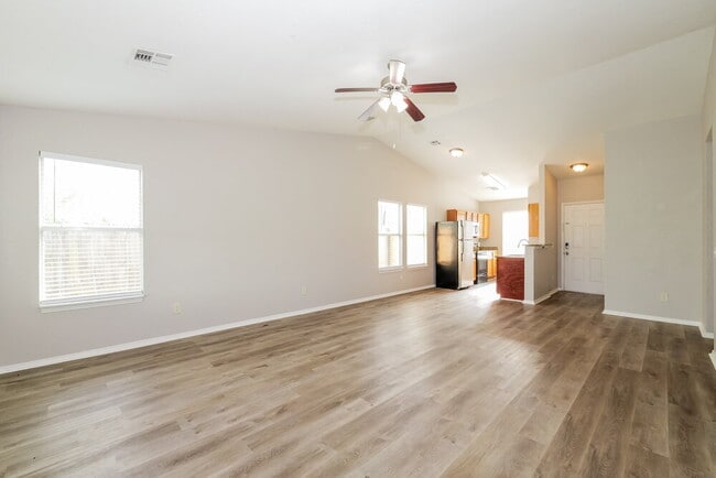 Photo - 1101 Edinburg Dr