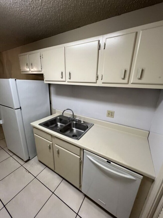 Photo - Weston St. Unit C