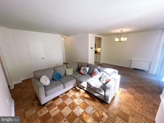 Building Photo - 6621 Wakefield Dr Unit 109