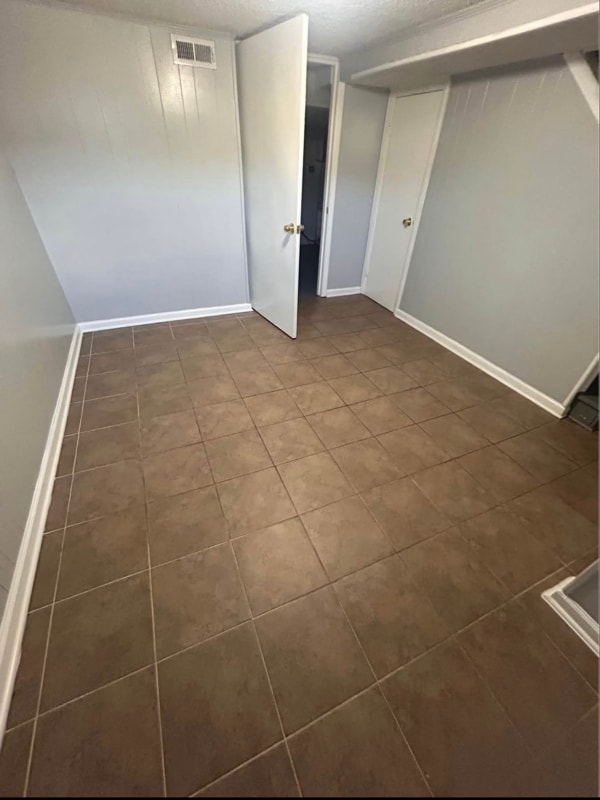 Photo - 6911 Gough St