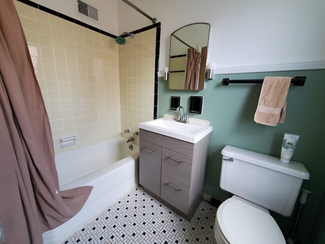 Photo - 2206 E Locust St