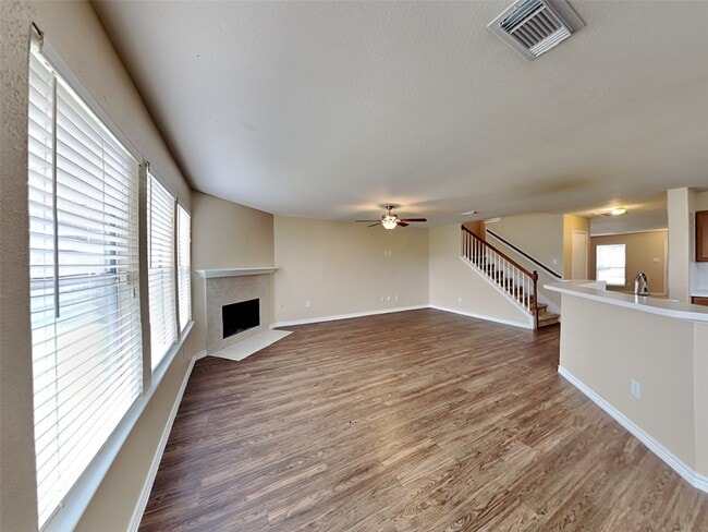 Photo - 226 Golden Oak Dr