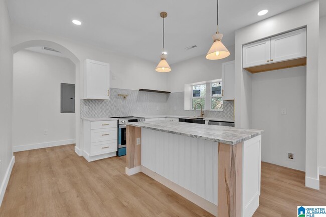 Photo - 1720 34th Pl N