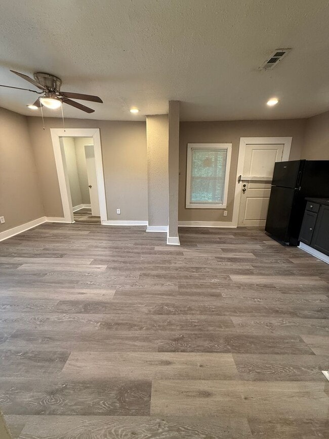Photo - Fully Renovated 2 Bed / 1 Bath Duplex – Available Now