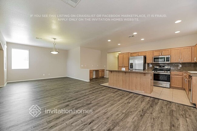 Photo - 1296 Cornet St