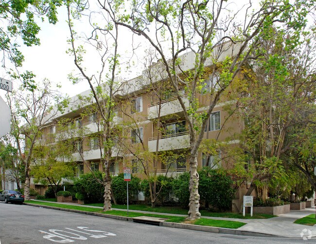 Almont Chateau - Almont Chateau