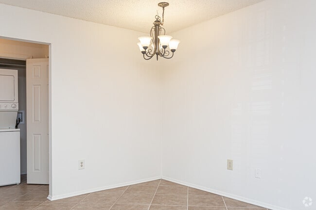 2 BR, 2 BR - 987 SF