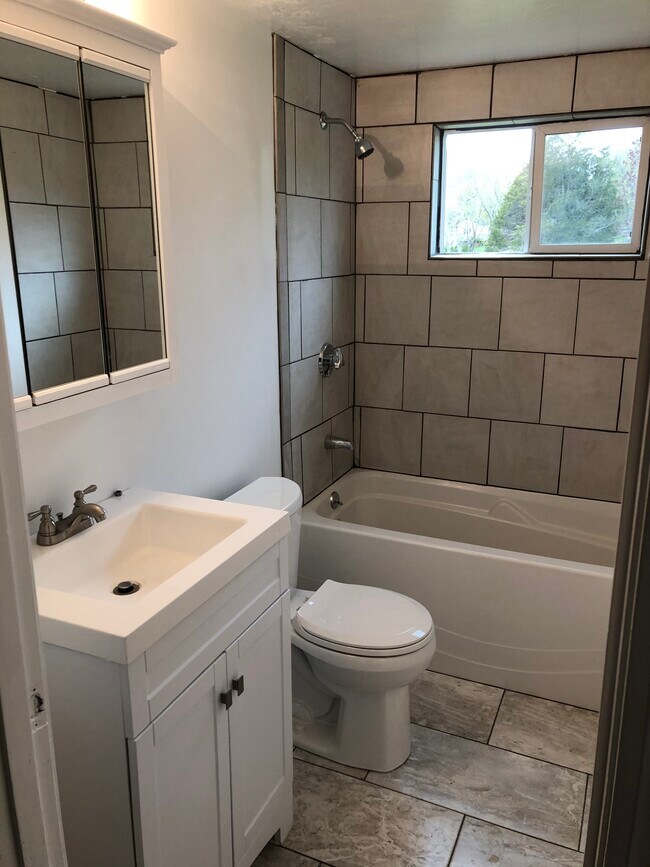 Photo - 8 Brookings Dr