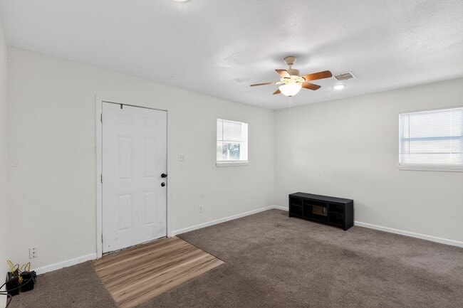 Photo - 1548 W 5th St